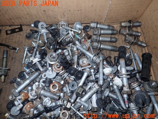 3UPJ=9229850720]マセラティ ギブリ(MG30B M157)ネジ・ナット・ステー類 ジャンク_4