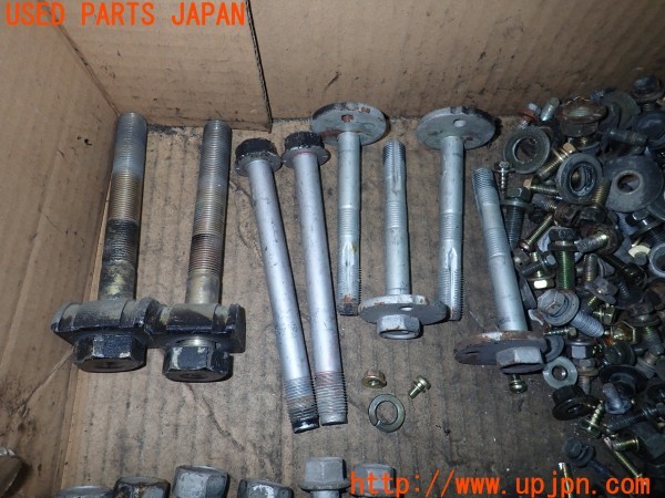 3UPJ=9229900720]ランクル100(UZJ100W)前期 ネジ・ナット・ステー類 セット ジャンク_2