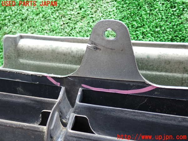 2UPJ-9229901050]ランクル100系(UZJ100W)ラジエターグリル 中古_2