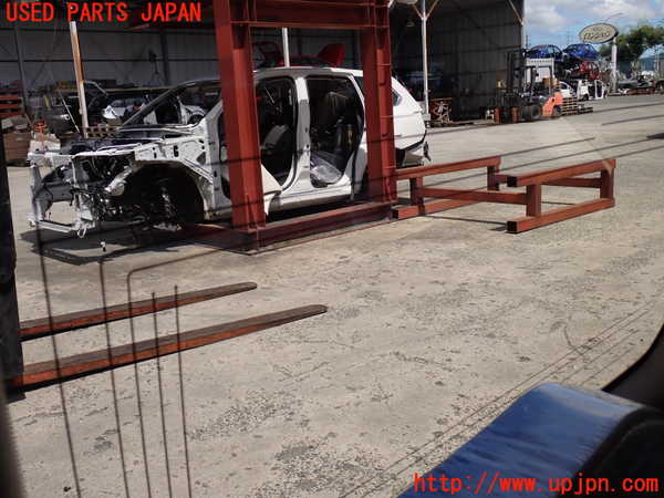 2UPJ-9229901380]ランクル100系(UZJ100W)右クォーターガラス (43R-00073 M2E45) 中古_4