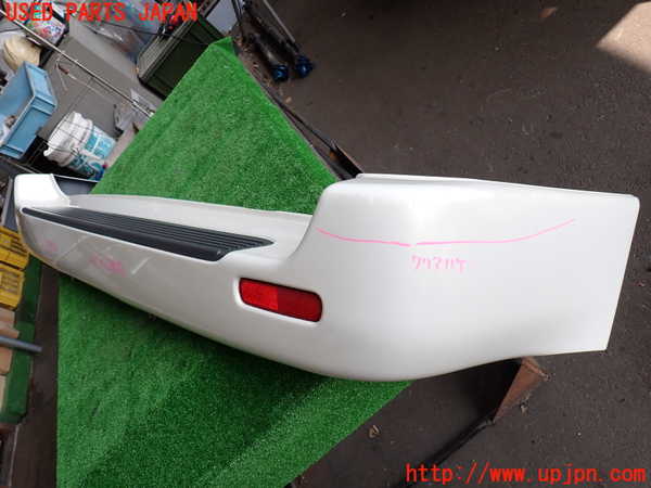 2UPJ-9229901610]ランクル100系(UZJ100W)リアバンパー 中古_3