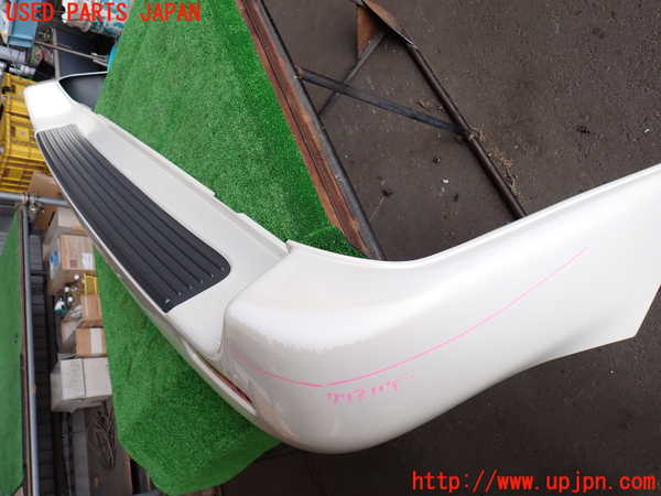 2UPJ-9229901610]ランクル100系(UZJ100W)リアバンパー 中古_4