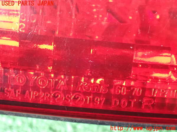 2UPJ-9229901530]ランクル100系(UZJ100W)右テールランプ 中古_2