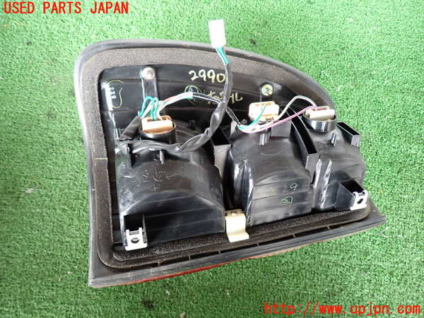 2UPJ-9229901530]ランクル100系(UZJ100W)右テールランプ 中古_3
