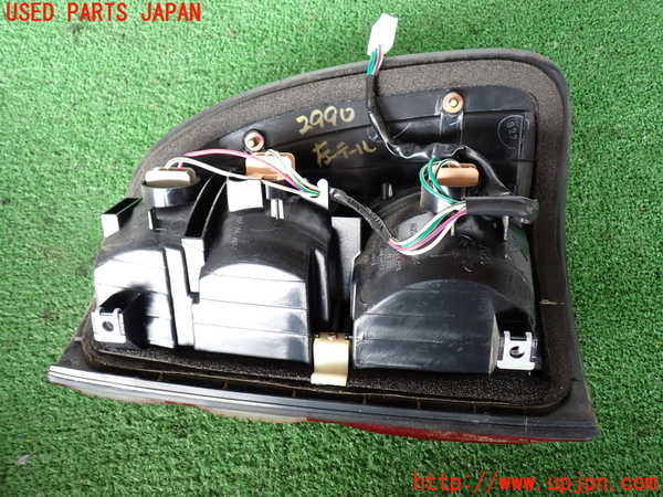 2UPJ-9229901536]ランクル100系(UZJ100W)左テールランプ 中古_3