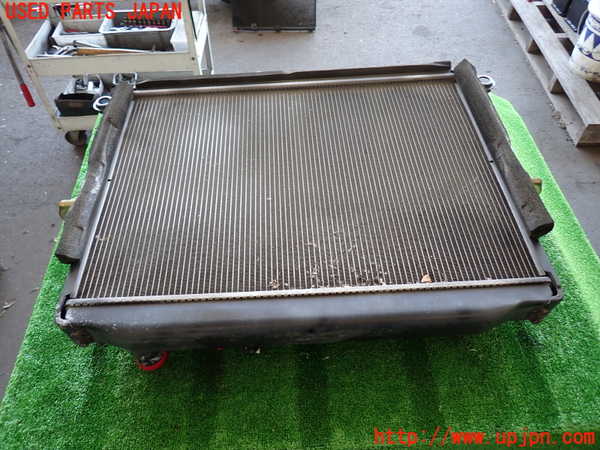 2UPJ-9229902321]ランクル100系(UZJ100W)ラジエーター1 中古_3