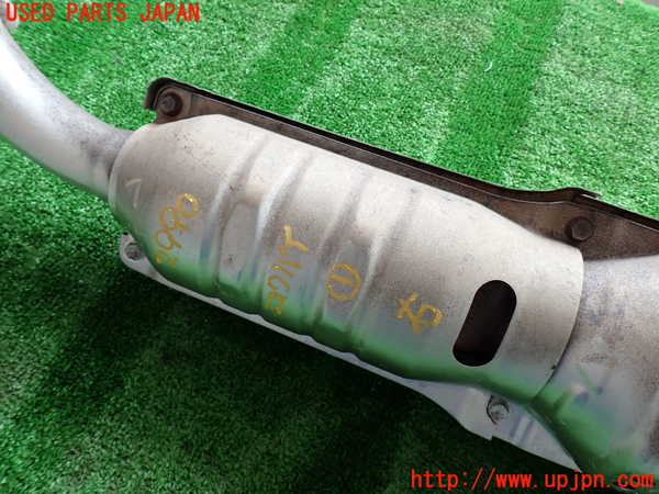 2UPJ-9229902661]ランクル100系(UZJ100W)触媒1 中古_3