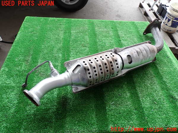 2UPJ-9229902661]ランクル100系(UZJ100W)触媒1 中古_4