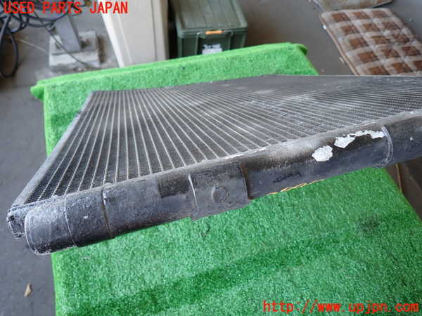2UPJ-9229906031]ランクル100系(UZJ100W)エアコンコンデンサー1 中古_5
