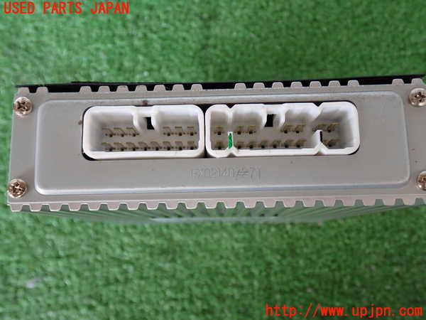2UPJ-9229906525]ランクル100系(UZJ100W)アンプ 中古_2