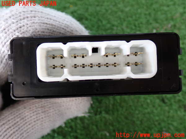 2UPJ-9229906147]ランクル100系(UZJ100W)コンピューター2 (アンテナリレー) 中古_2
