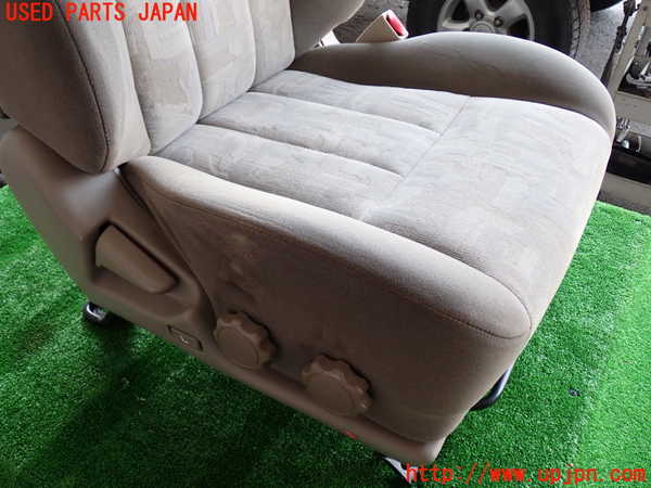 2UPJ-9229907035]ランクル100系(UZJ100W)運転席シート 中古_2