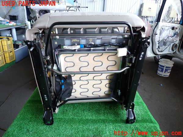 2UPJ-9229907035]ランクル100系(UZJ100W)運転席シート 中古_5