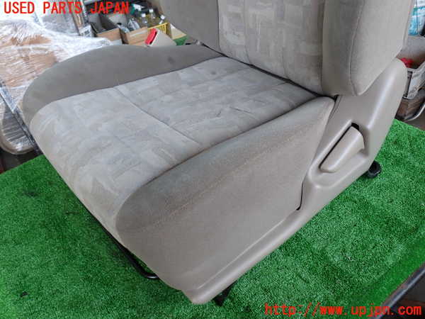 2UPJ-9229907065]ランクル100系(UZJ100W)助手席シート 中古_2