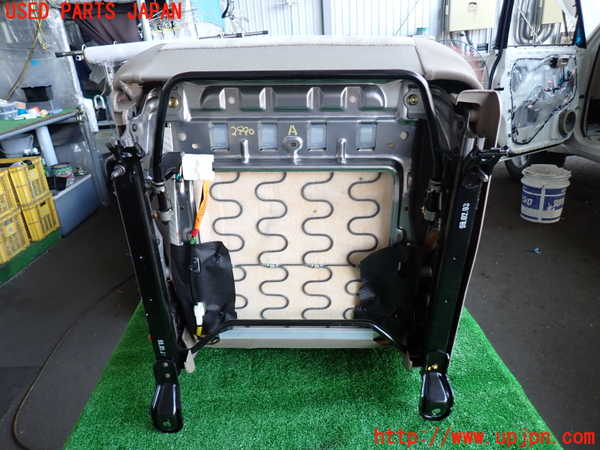 2UPJ-9229907065]ランクル100系(UZJ100W)助手席シート 中古_5