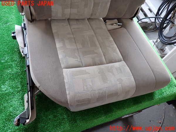 2UPJ-9229907235]ランクル100系(UZJ100W)右3列目シート 中古_2