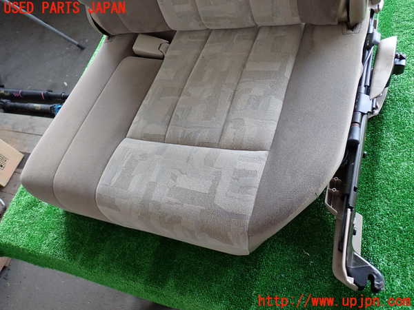 2UPJ-9229907265]ランクル100系(UZJ100W)左3列目シート 中古_2