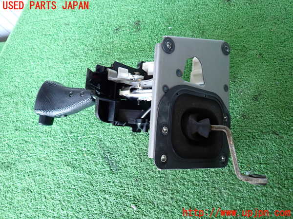 2UPJ-9229907555]ランクル100系(UZJ100W)ATシフトレバー 中古_4