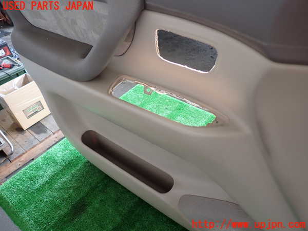 2UPJ-9229901264]ランクル100系(UZJ100W)左前ドア内張り 中古_4