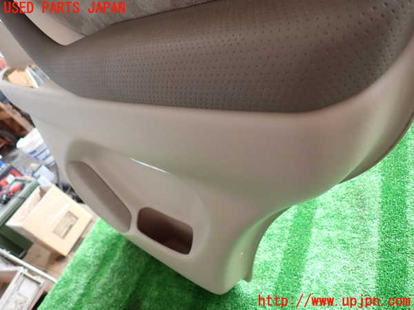 2UPJ-9229901294]ランクル100系(UZJ100W)右後ドア内張り 中古_4
