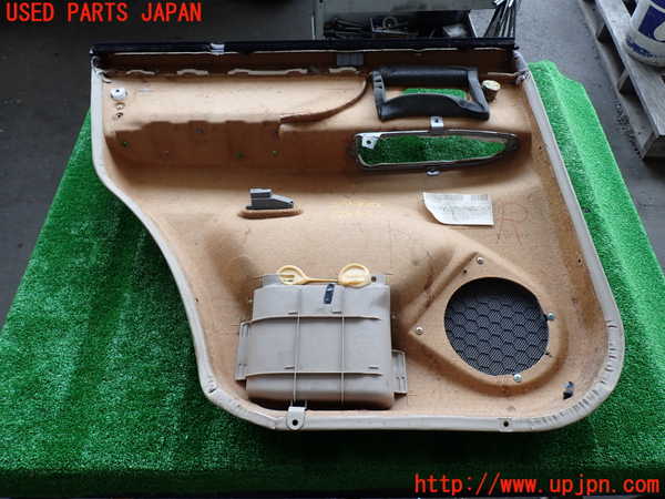 2UPJ-9229901294]ランクル100系(UZJ100W)右後ドア内張り 中古_5