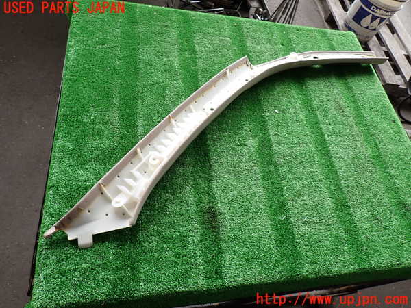 2UPJ-9229907660]ランクル100系(UZJ100W)左フロントピラートリム 中古_4