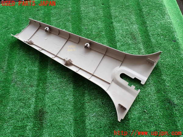2UPJ-9229907665]ランクル100系(UZJ100W)右センターピラートリム 中古_2