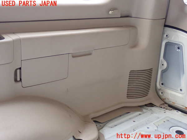 2UPJ-9229907675]ランクル100系(UZJ100W)右リアピラートリム 中古_4