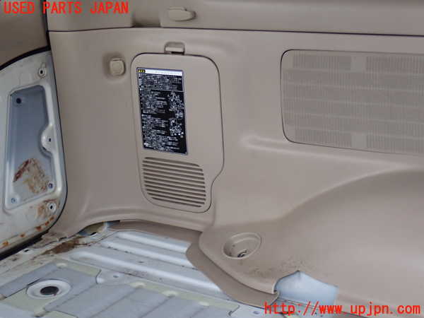 2UPJ-9229907680]ランクル100系(UZJ100W)左リアピラートリム 中古_4