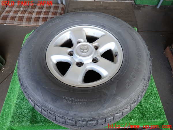 2UPJ-9229909032]ランクル100系(UZJ100W)タイヤ　ホイール　1本② 275/70R16 中古_2