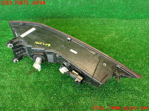 2UPJ-9229911530]ジャガー・Fペイス(DC2NA)右テールランプ 中古_3