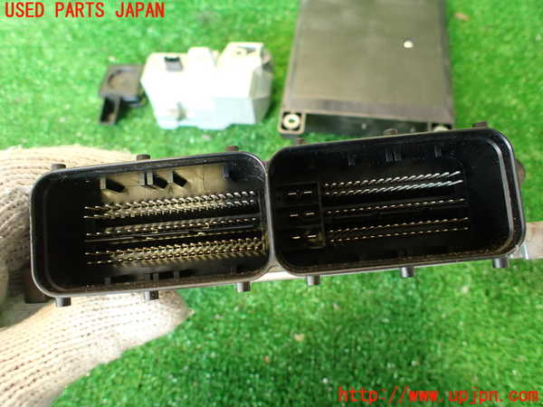 2UPJ-9229916110]ジャガー・Fペイス(DC2NA)エンジンコンピューター 中古_4