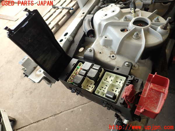 2UPJ-9229916741]ジャガー・Fペイス(DC2NA)ヒューズボックス1 中古_2