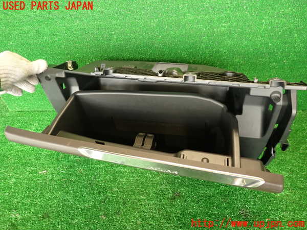 2UPJ-9229917516]ジャガー・Fペイス(DC2NA)グローブボックス1 中古_3