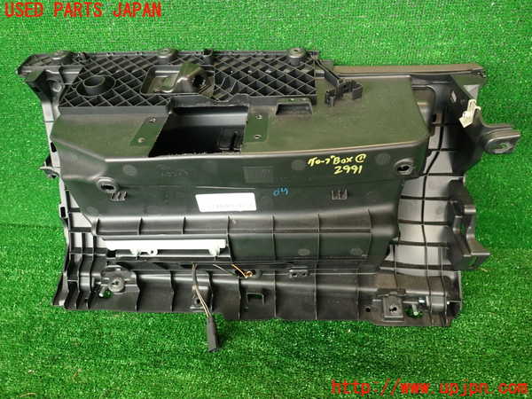 2UPJ-9229917516]ジャガー・Fペイス(DC2NA)グローブボックス1 中古_4