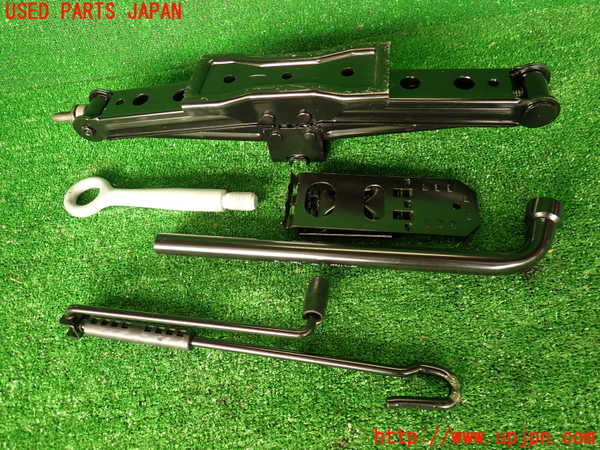 2UPJ-9229917805]ジャガー・Fペイス(DC2NA)車載工具 中古_2