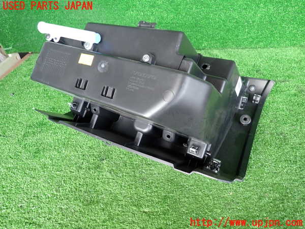 2UPJ-9229927516]ボルボ・V40(MD4204T)グローブボックス1 中古_3
