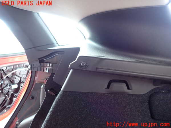 2UPJ-9229927675]ボルボ・V40(MD4204T)右リアピラートリム 中古_4