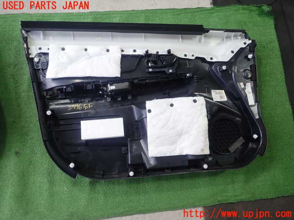 1UPJ-9229961234]レヴォーグ(VM4)右前ドア内張り 中古_3
