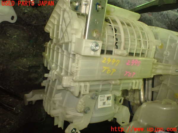 1UPJ-9229976095]ヴォクシー(ノア)(ZRR80W)ブロアファン(ブロアーファン) 中古_2
