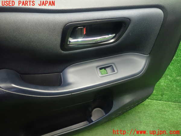 1UPJ-9229971264]ヴォクシー(ノア)(ZRR80W)左前ドア内張り 中古_2