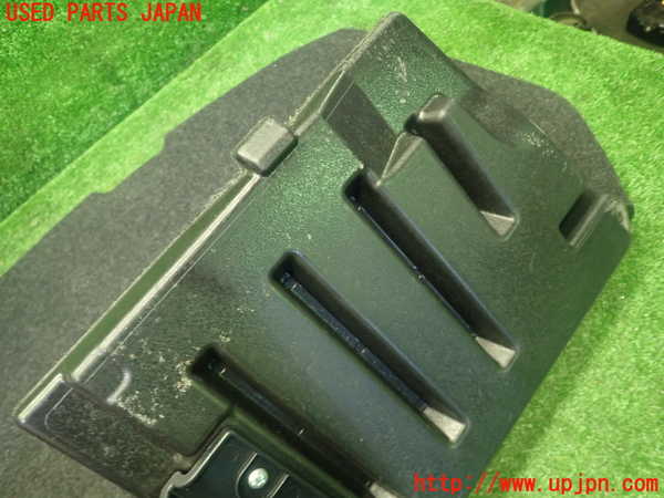 1UPJ-9229977771]ヴォクシー(ノア)(ZRR80W)ラゲッジトレイ1 中古_4
