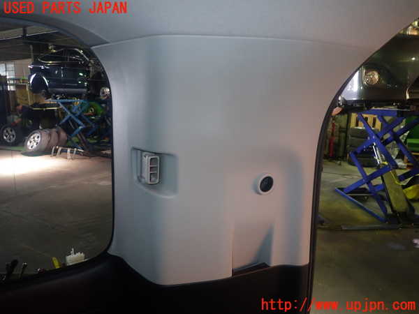 1UPJ-9229977675]ヴォクシー(ノア)(ZRR80W)右リアピラートリム 中古_2