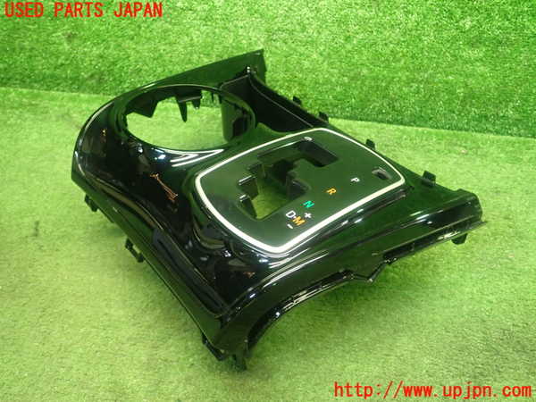 1UPJ-9229977691]ヴォクシー(ノア)(ZRR80W)内装トリム類1 中古_2