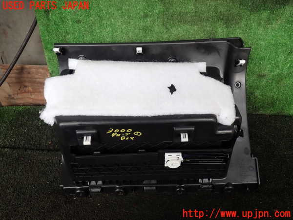 5UPJ-9230007516]ジープ・グランドチェロキー(WK36TA)グローブボックス1 中古_3