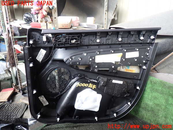 1UPJ-9230001264]ジープ・グランドチェロキー(WK36TA)左前ドア内張り 中古_4