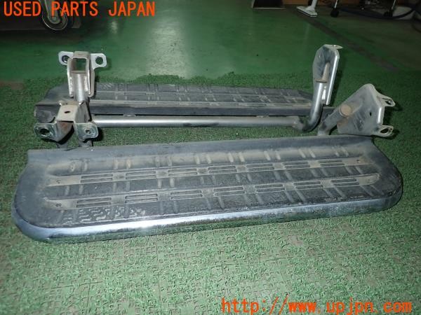 3UPJ=9230010025]デリカスペースギア(PD6W)後期 純正 MR335014 サイドステップ 中古_3