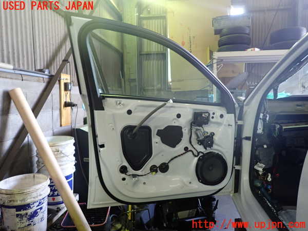 1UPJ-9230051260]アウディ・A3 スポーツバック(8VCXS)左前ドア SEKURIT M24100 中古_5