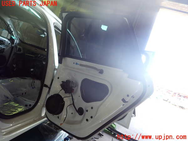 1UPJ-9230051290]アウディ・A3 スポーツバック(8VCXS)右後ドア SEKURIT M23100 中古_5