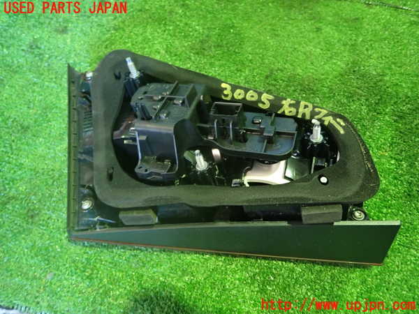 1UPJ-9230051550]アウディ・A3 スポーツバック(8VCXS)右リアフィニッシャー 中古_3